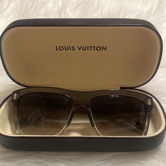 Louis Vuitton Sunglasses - Picture 10 of 10